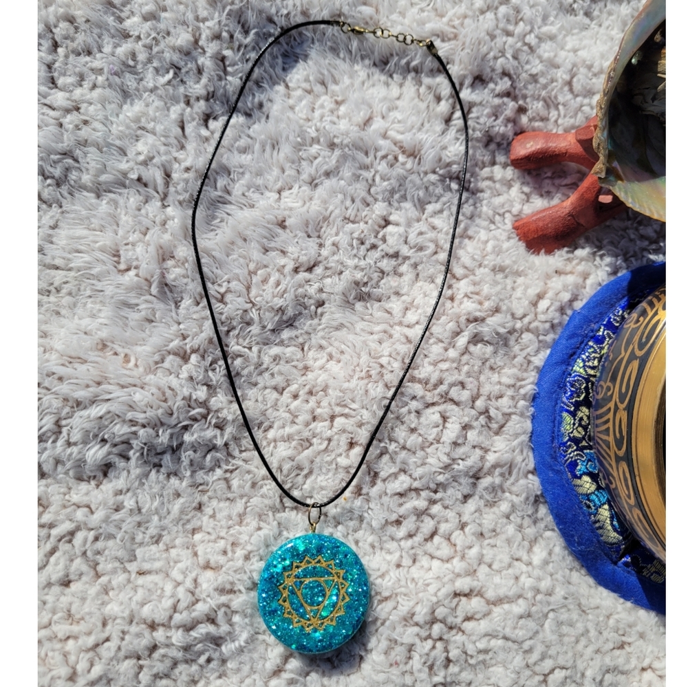 💙 Throat Chakra 🧘‍♀️🧘‍♂️ handmade resin art necklace boho hippie ☮
